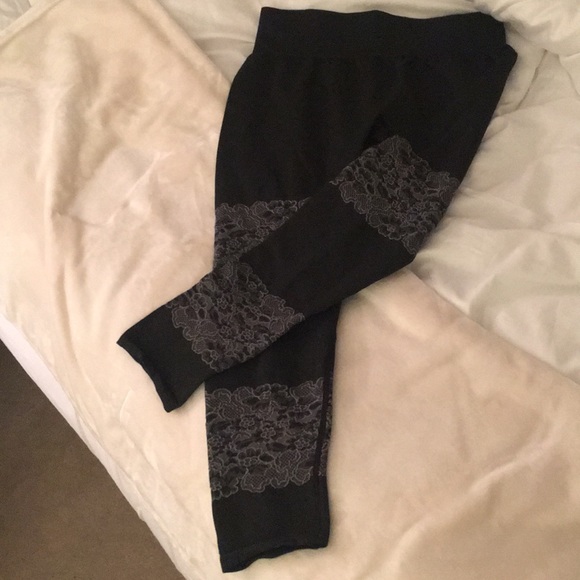 Fabletics Pants - Black seamless high-waisted leggings (NEVER WORN)